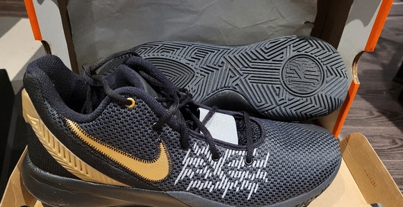 Nike Kyrie Flytrap II - Picture 2 of 2